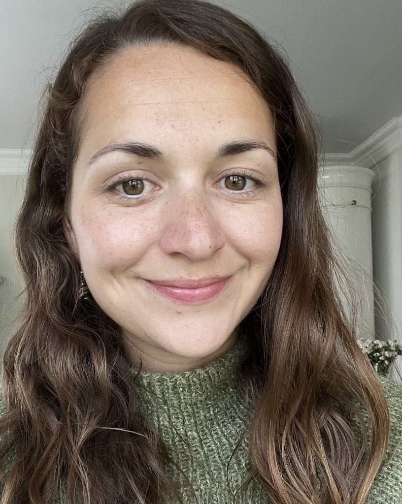 Jessica Holmes author of The Housesitter's Guide to the Galaxy